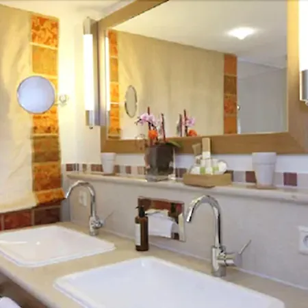 Romantik Landgasthof Adler Hotel 3*
